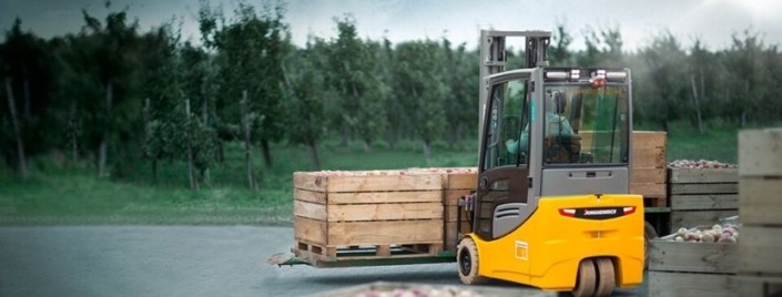 forklift carrying pallets