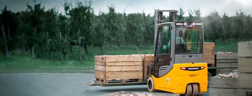 forklift carrying pallets
