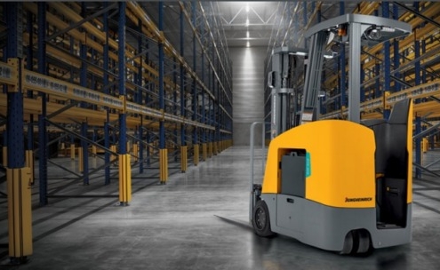 Forklift in warehouse - Miami Industrial Trucks