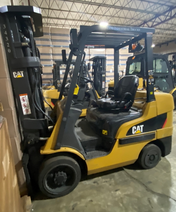 Side view of pre-owned CAT forklift