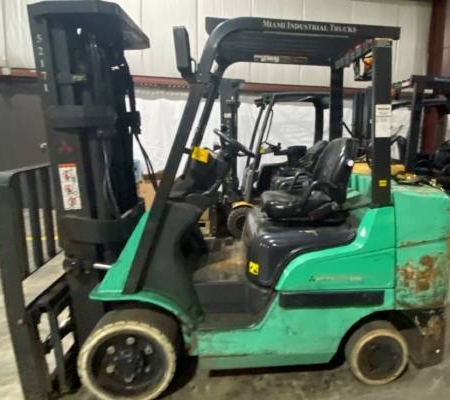 A Side View of Mitsu FGC30N Forklift Machine at Warehouse in Dayton, OH