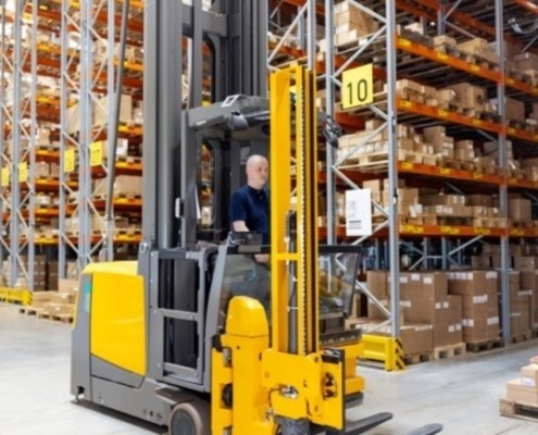 choose-forklift Choosing the right forklift for warehouse operations
